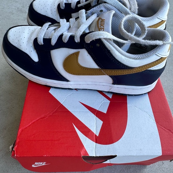Nike Kids Sneakers - White and Gold Accents - Picture 3 of 13